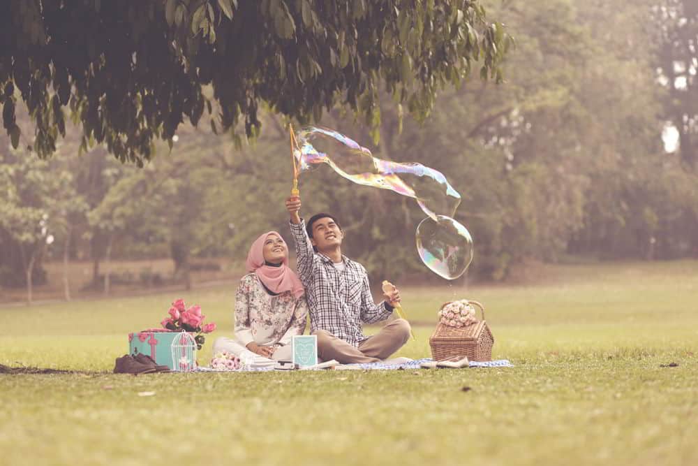 15 Foto Prewedding Kekinian  Unik Islami Casual Romantis